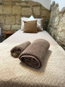 I Elea Village House with Courtyard