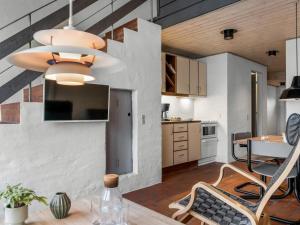 Apartment Edisa - 50m from the sea by Interhome