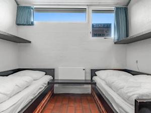 Apartment Edisa - 50m from the sea by Interhome