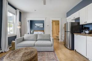 River Park Studio Apartment Near Shops & Trails