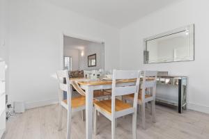 Cozy 3BR Group Stay in Solihull - Sleeps 6 - Convenient Parking