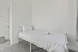 Cozy 3BR Group Stay in Solihull - Sleeps 6 - Convenient Parking
