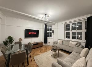 Modern Central London Apartment near Paddington & Hyde Park - Sleeps 9