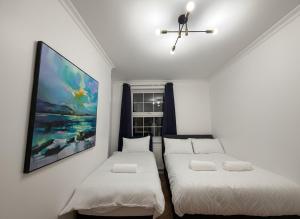 Modern Central London Apartment near Paddington & Hyde Park - Sleeps 9