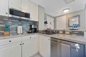 Tranquil Garden View 2 Bed 2 Bath Balcony Condo 7 Min to Universal