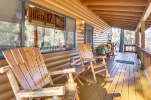 2 Mi to Fool Hollow Lake: Wooded Cabin w Fire Pit