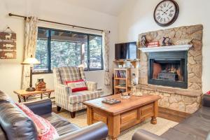 2 Mi to Fool Hollow Lake: Wooded Cabin w Fire Pit