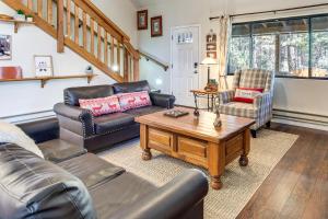 2 Mi to Fool Hollow Lake: Wooded Cabin w Fire Pit