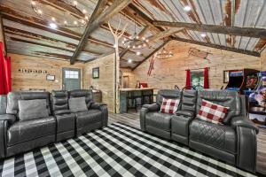 Rustic Retreat — Easy Access, Peaceful Setting, Close to Everything