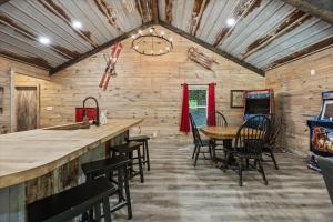 Rustic Retreat — Easy Access, Peaceful Setting, Close to Everything