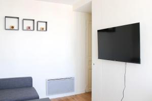 Apartment with balcony just outside Paris