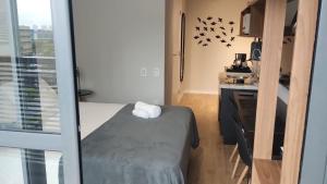 Estúdio Completo a 120 m do Metrô HMR0602