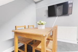 New! 4BR in Mitchell Street