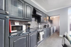 New! 4BR in Mitchell Street