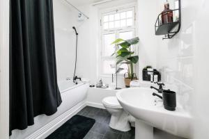 Mayfair 2BR - Steps to Oxford Street & Hyde Park