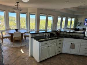 Luxury Lakefront Escape - Boat Dock, Lift & Views