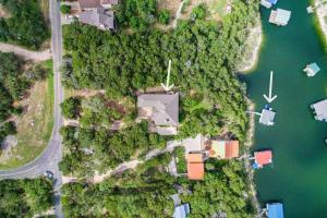 Luxury Lakefront Escape - Boat Dock, Lift & Views