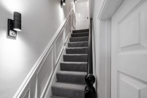 Premium 4bedroom City Home Close to LFC