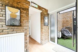 E8 Modern Flat Sleeps 9 Garden Near Central Ldn