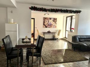 Sofias Dream Retreat - Terrace and Fireplace