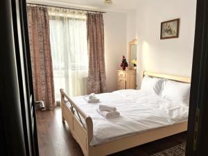 Sofias Dream Retreat - Terrace and Fireplace