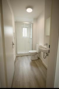 Polsumer Residence Moderne Unterkunft für Monteure & Familien nahe Veltins-Arena, Movie Park, Nordsternpark, Amphitheater & Autobahnen A2 & A42 mit Balkon