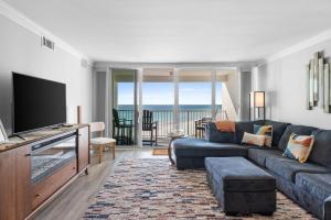 1092- 2 Bedroom Beach Front Condo Free Beach Setup