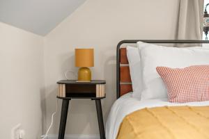 Spacious 6 Bed House in Waterlooville Portsmouth by Amber Stays, Perfect for Long Term Stays, Sleeps 14