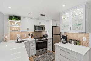 Renovated Designer Furnished With Lake Views