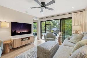 Renovated Designer Furnished With Lake Views