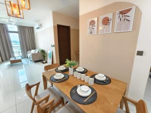GreenHaven High Level 1BR 6pax, PetFriendly I Unblock Pool View, Netflix & Coway I Permas CIQ
