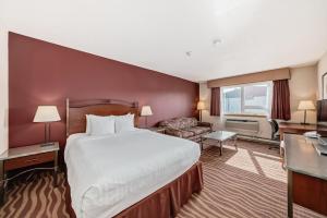 Invermere Inn & Suites