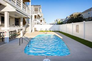 Luxury Corolla Home 3 Mins to Beach & Lake Views