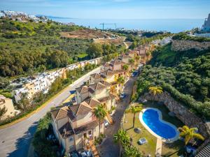 Sunrise Hill Penthouse in Casares