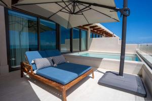 Modern Apt with Private Roof Garden & Pool