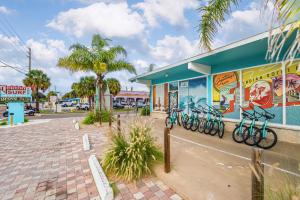 2Blocks2Beach, Ping Pong, BBall, Backyard, Grill