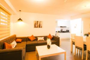 Casa - The Calm Coastal Two-Bedroom Suite Near SM Seaside Mall and Nustar Casino