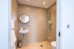 A Beautiful 2 BR Nestled in the Heart of London a Short Walk to Regents Park