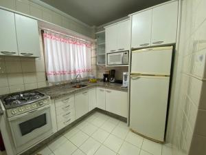 Apto na Quadra do mar • Confortável • Andar alto