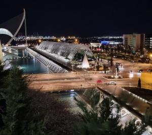 Habitación con baño, salón y cocina privados