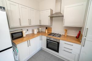 Carnglas Signature 5BR Stay with Parking