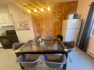 FULL KITCHEN 13min from DTOWN Room B