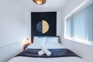 Spacious 4 Bed House in Birmingham City Centre, Ideal for long term with Free Parking!