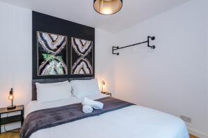 Spacious 4 Bed House in Birmingham City Centre, Ideal for long term with Free Parking!