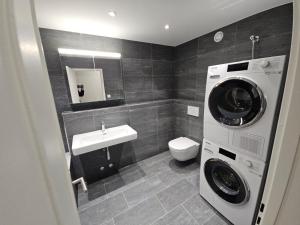 Cosy 3 bedroom Balcony Free parking Fast Wifi