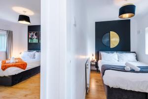 Spacious 4 Bed House in Birmingham City Centre, Ideal for long term with Free Parking!