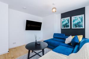 Spacious 4 Bed House in Birmingham City Centre, Ideal for long term with Free Parking!