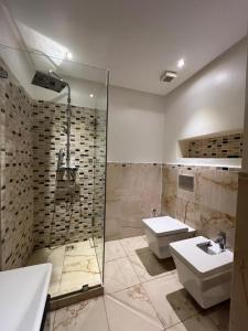 Idéal, 2 Chambres, 2 SDB, Fibre, IPTV, Parking privé , Salle de Sport