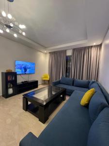 Idéal, 2 Chambres, 2 SDB, Fibre, IPTV, Parking privé , Salle de Sport