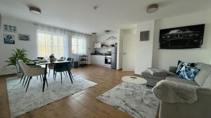 modern & spacious Apartments CarHandling Campus -Nähe Therme Erding -Messe München -Arena -free parking -Netflix -W-LAN